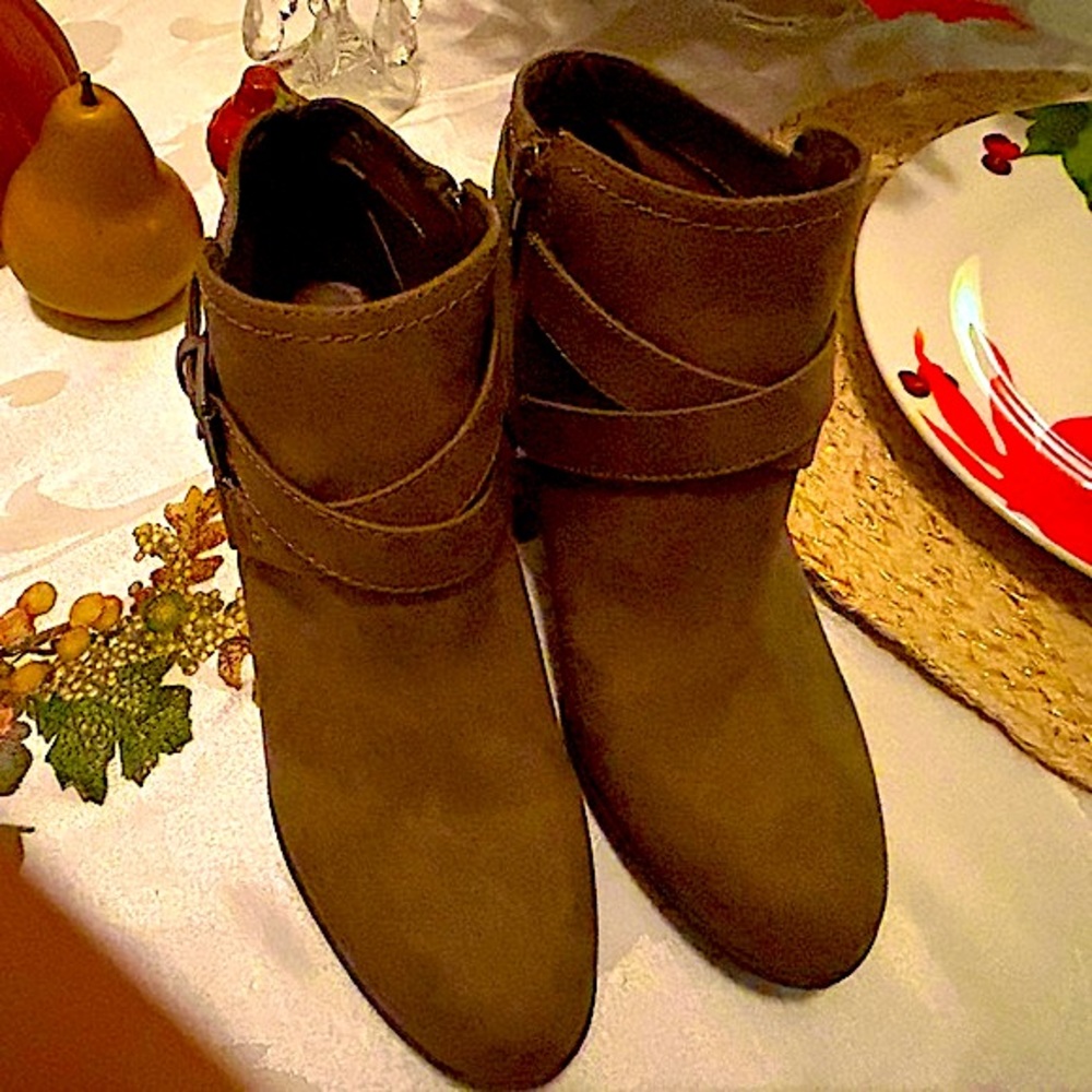 Indigo rd. Size 7.5MediumTaupe Color Bootie